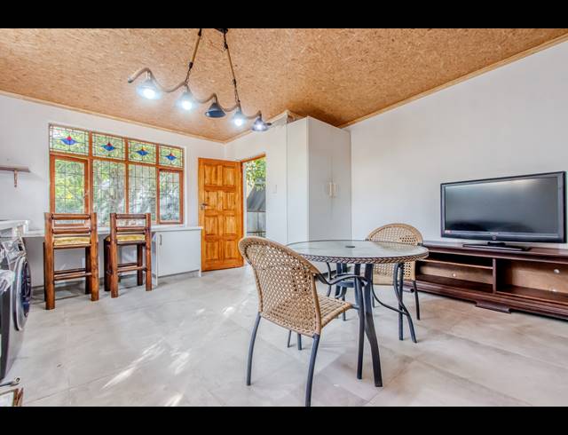 1 BEDROOM APARTMENT TO LET IN WOODMEAD